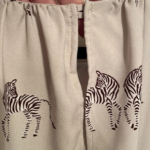 Ann Taylor Gray Short Sleeve Blouse Zebra Design Button Closure Small Career S - Picture 4 of 6